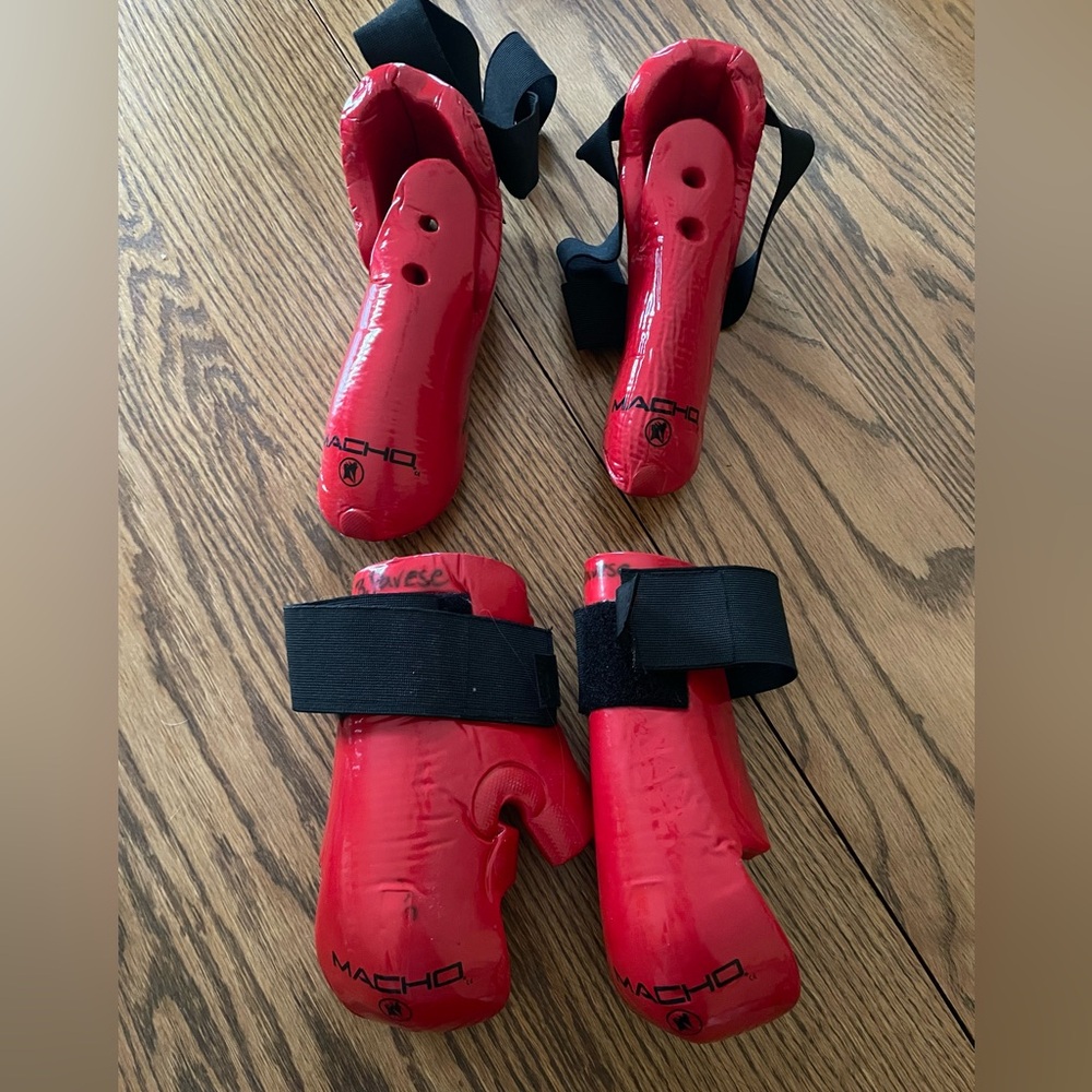 Dyna kicks and punches gear- taekwondo also throwing in dynamic protector